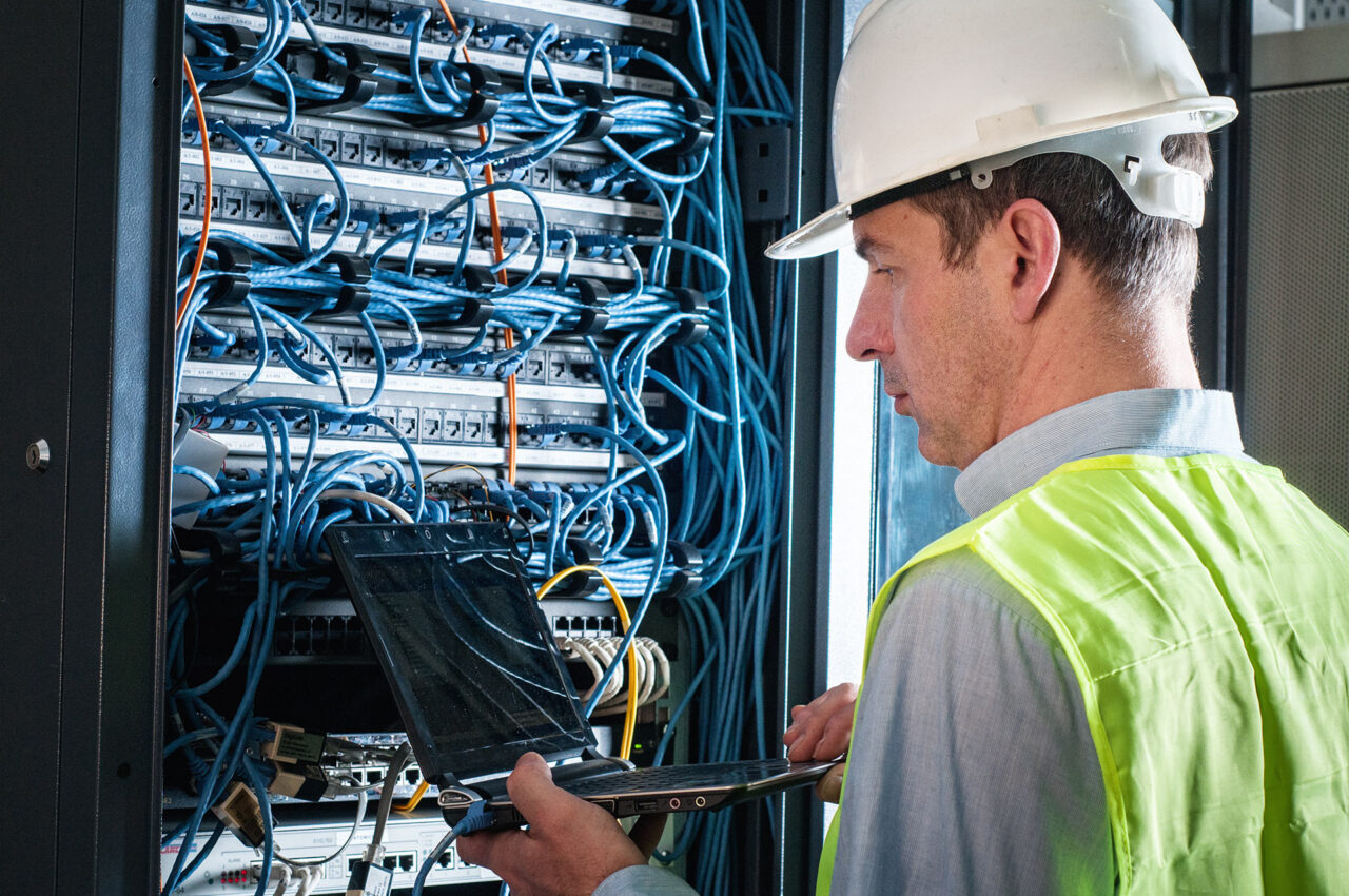 Commercial Electrician Vs. Residential Electrician: Which One to Choose?